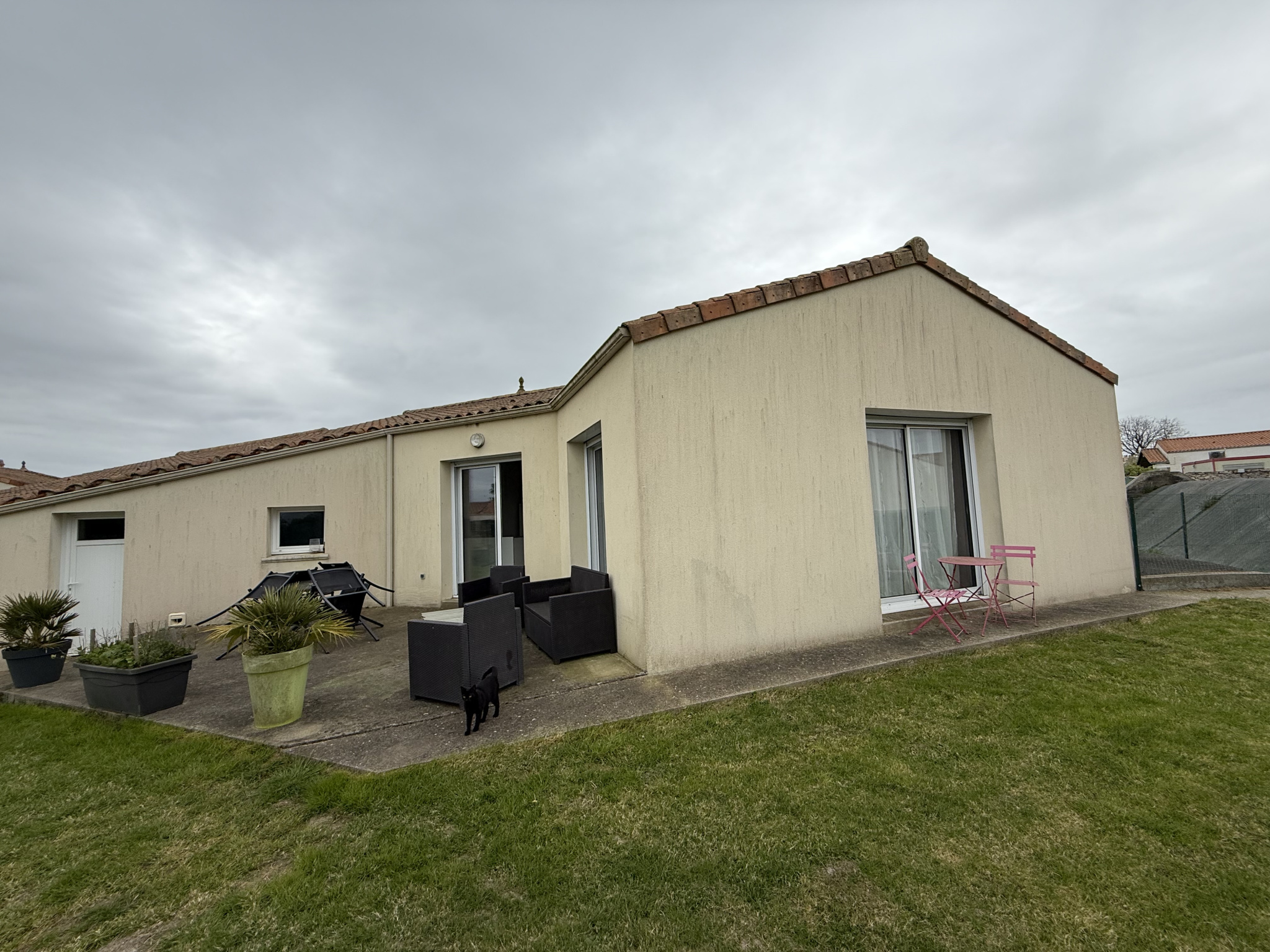 À SAINT-MARTIN-DES-TILLEULS   MAISON 3 CHAMBRES AVEC JARDIN
