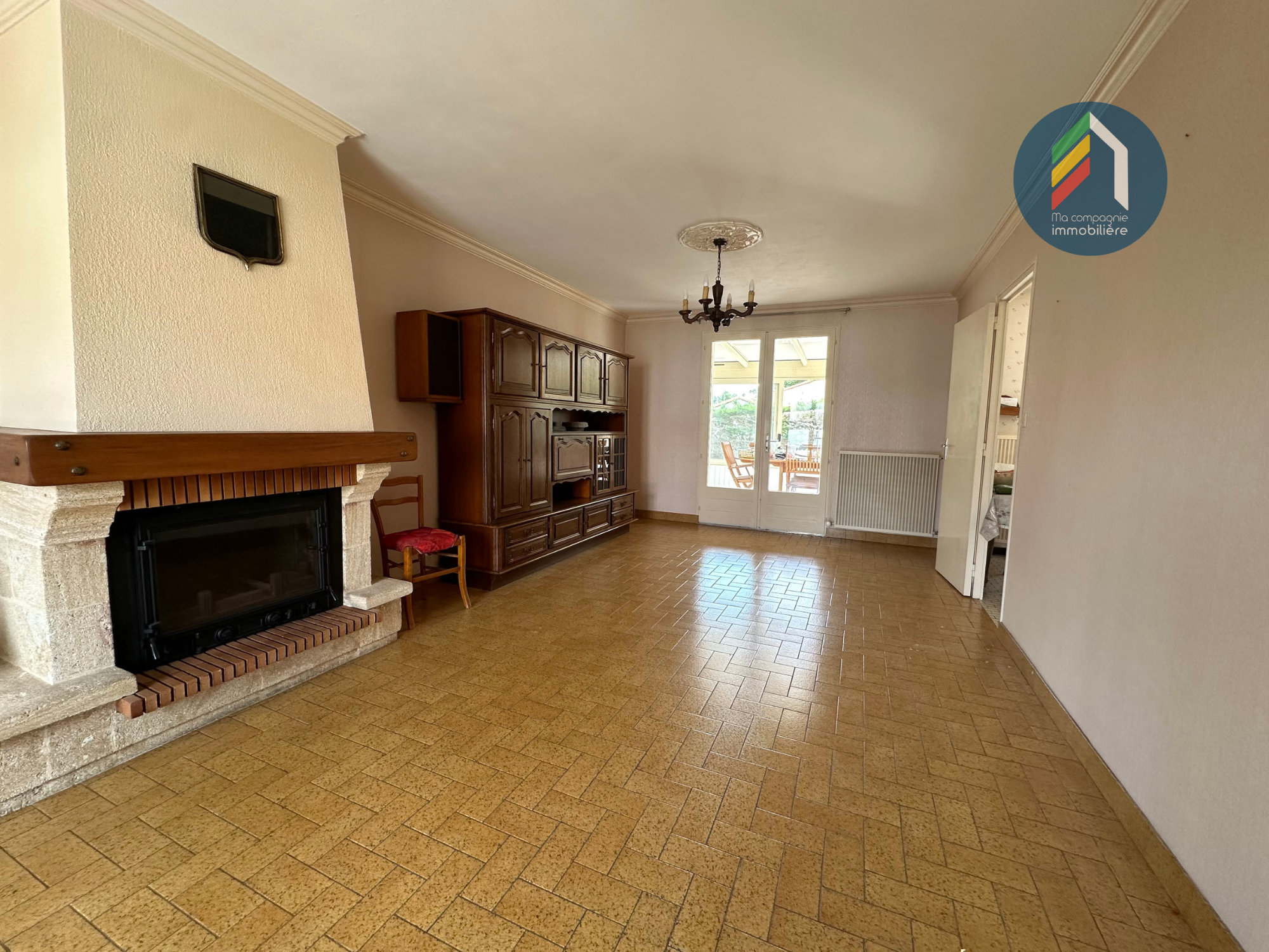 Maison sur sous-sol, 3 chambres, jardin, deux garages