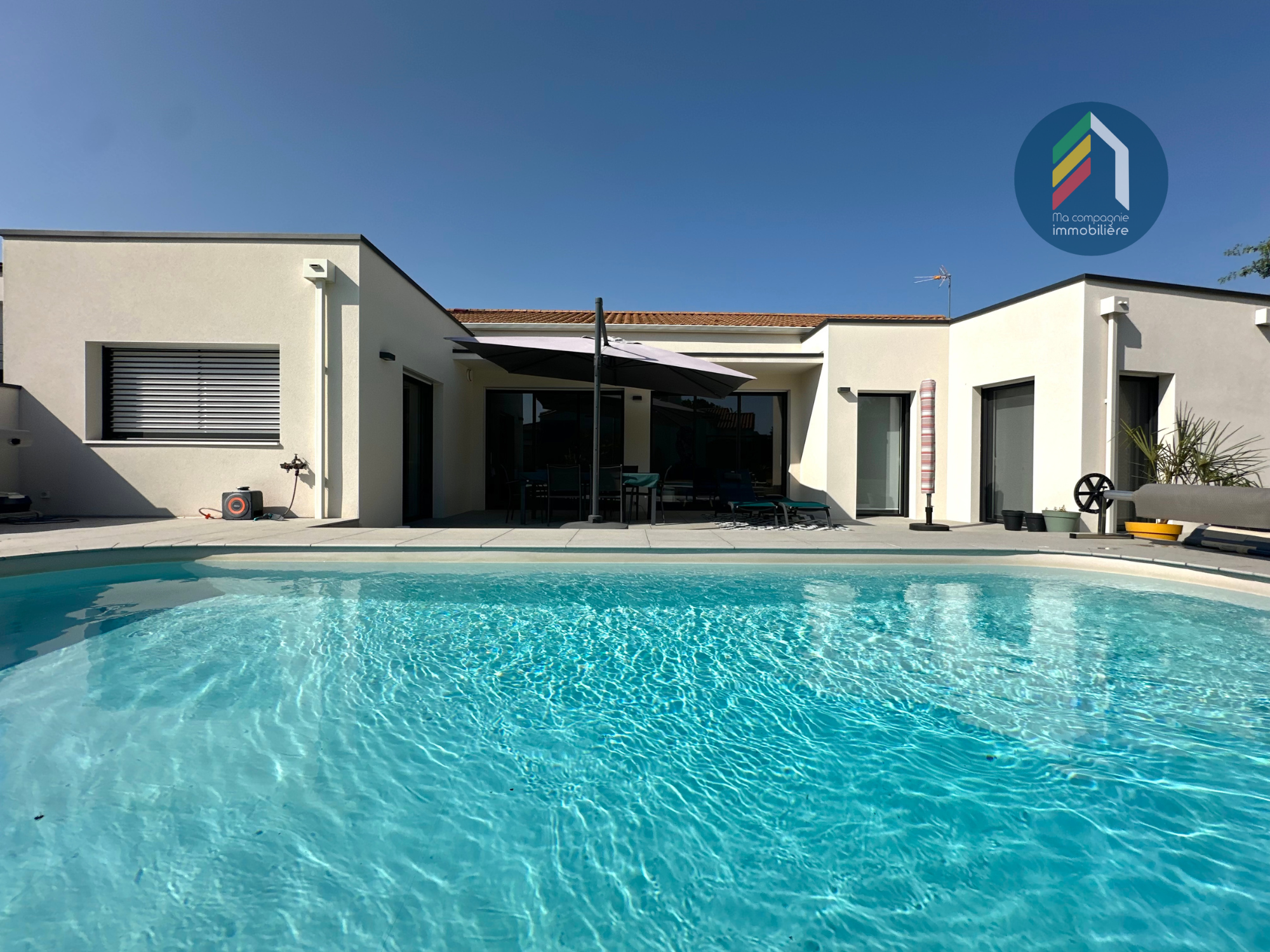 Villa 8 pièces, 160 m2, jardin, piscine, garage