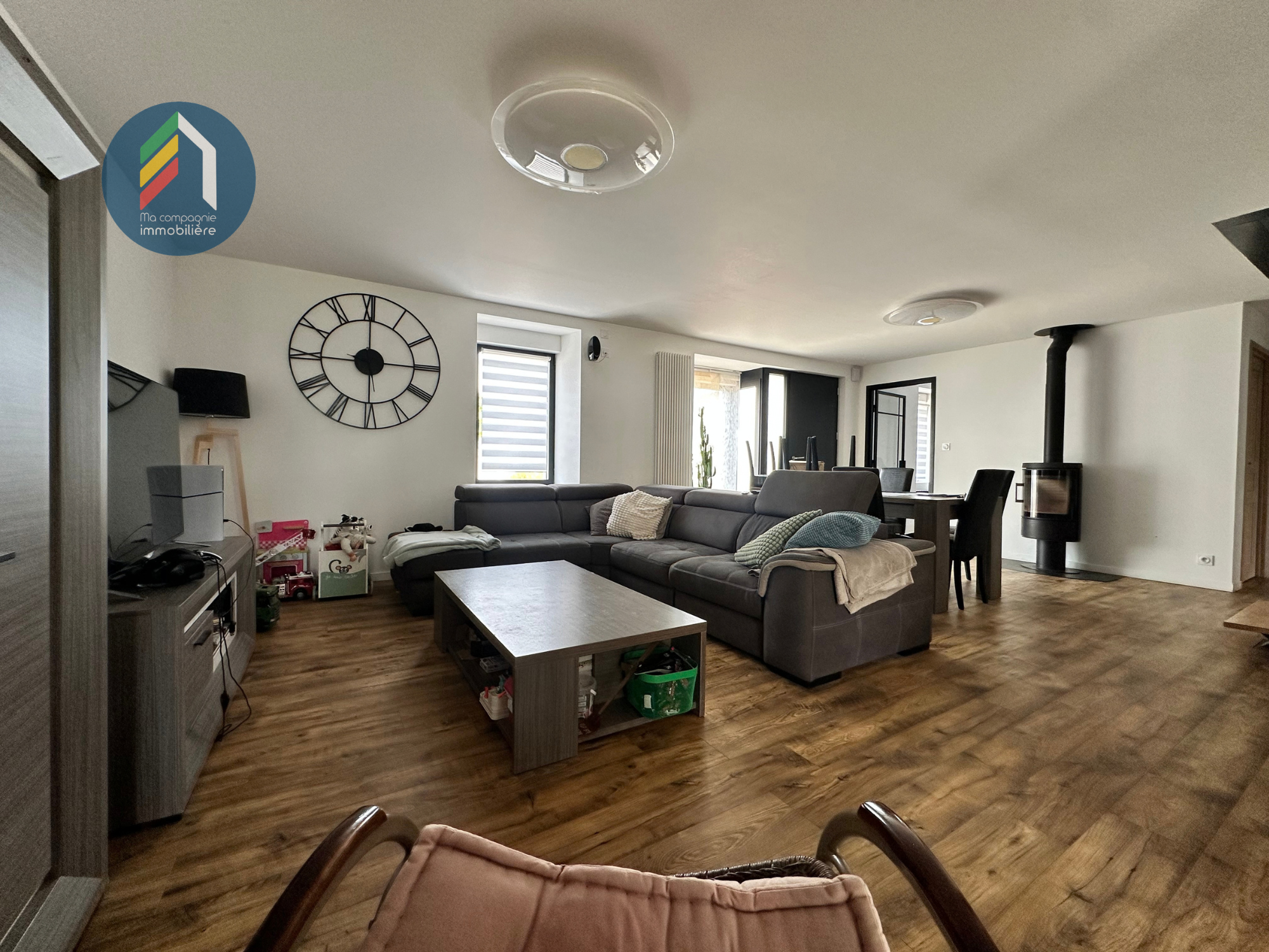 Maison familiale T7, 1000m2 de jardin avec dépendances