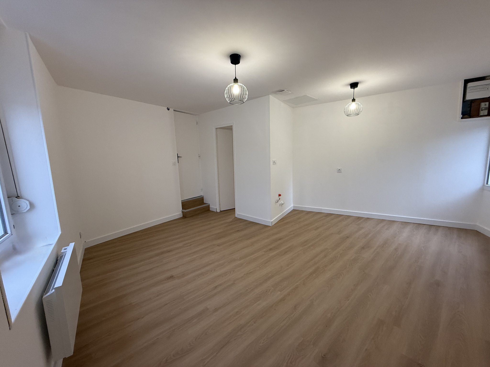 STUDIO meublé 22 m2   HYPERCENTRE DE CHOLET - 450 EUR HC