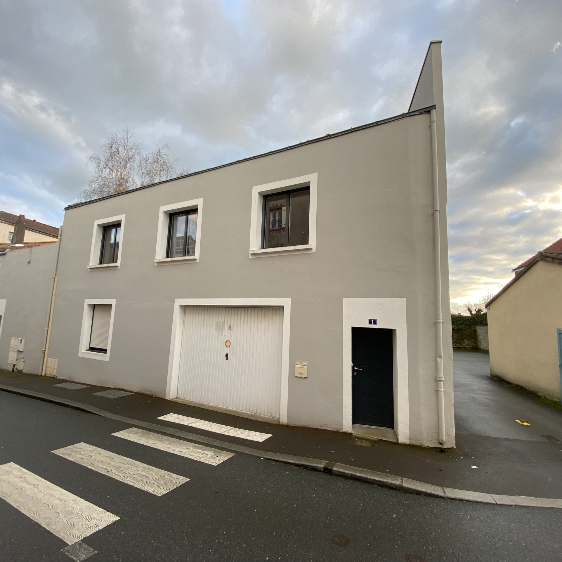 A louer maison centre ville  les herbiers avec garage 4 cham