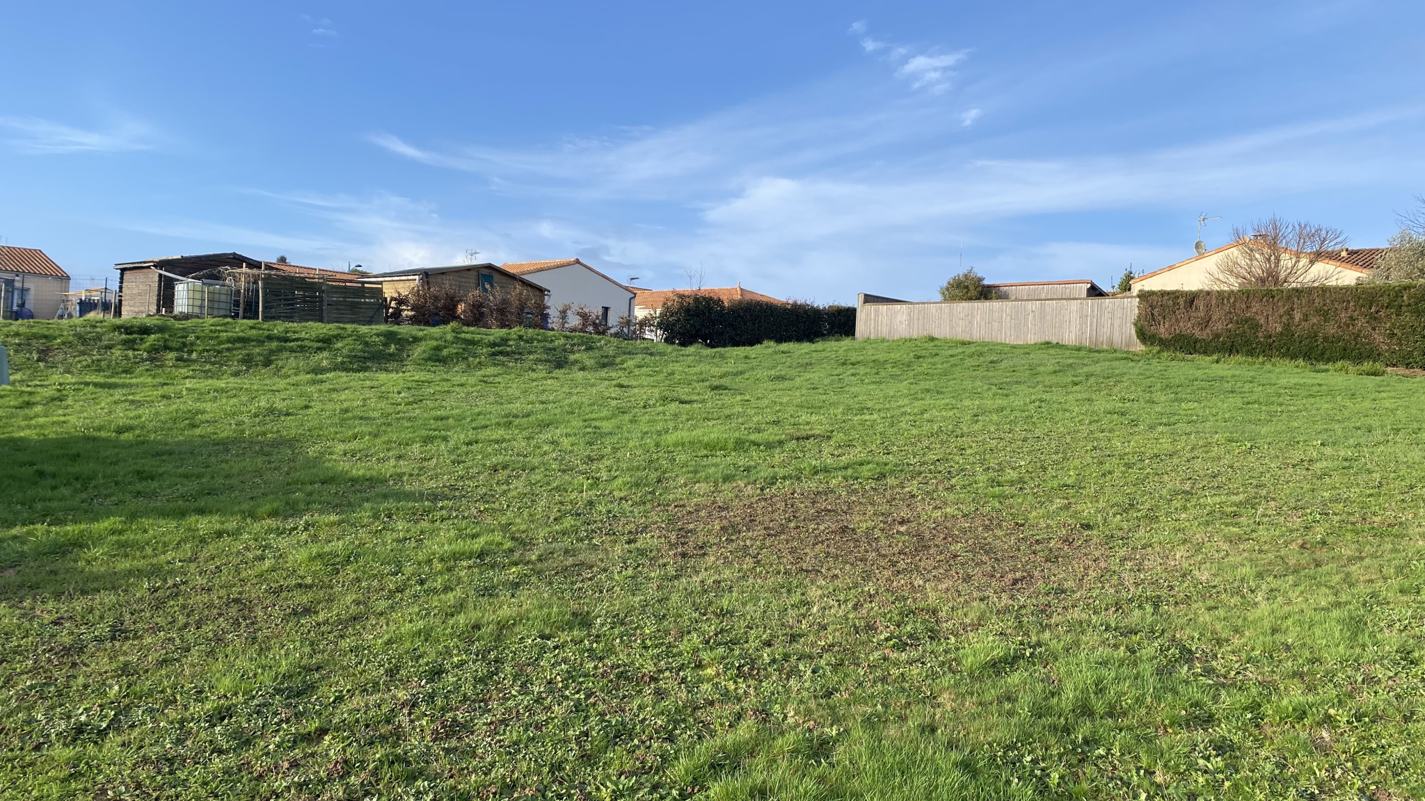 A vendre Terrain 1366m2 ,47800EUR viabilisé quartier calme pro