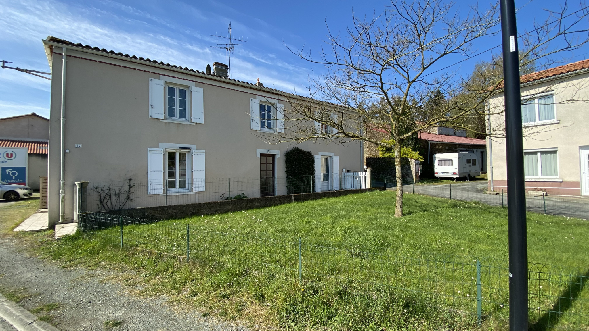 COUP DE COEUR FAMILIAL   MAISON 4 CHAMBRES + DÉPENDANCE  187