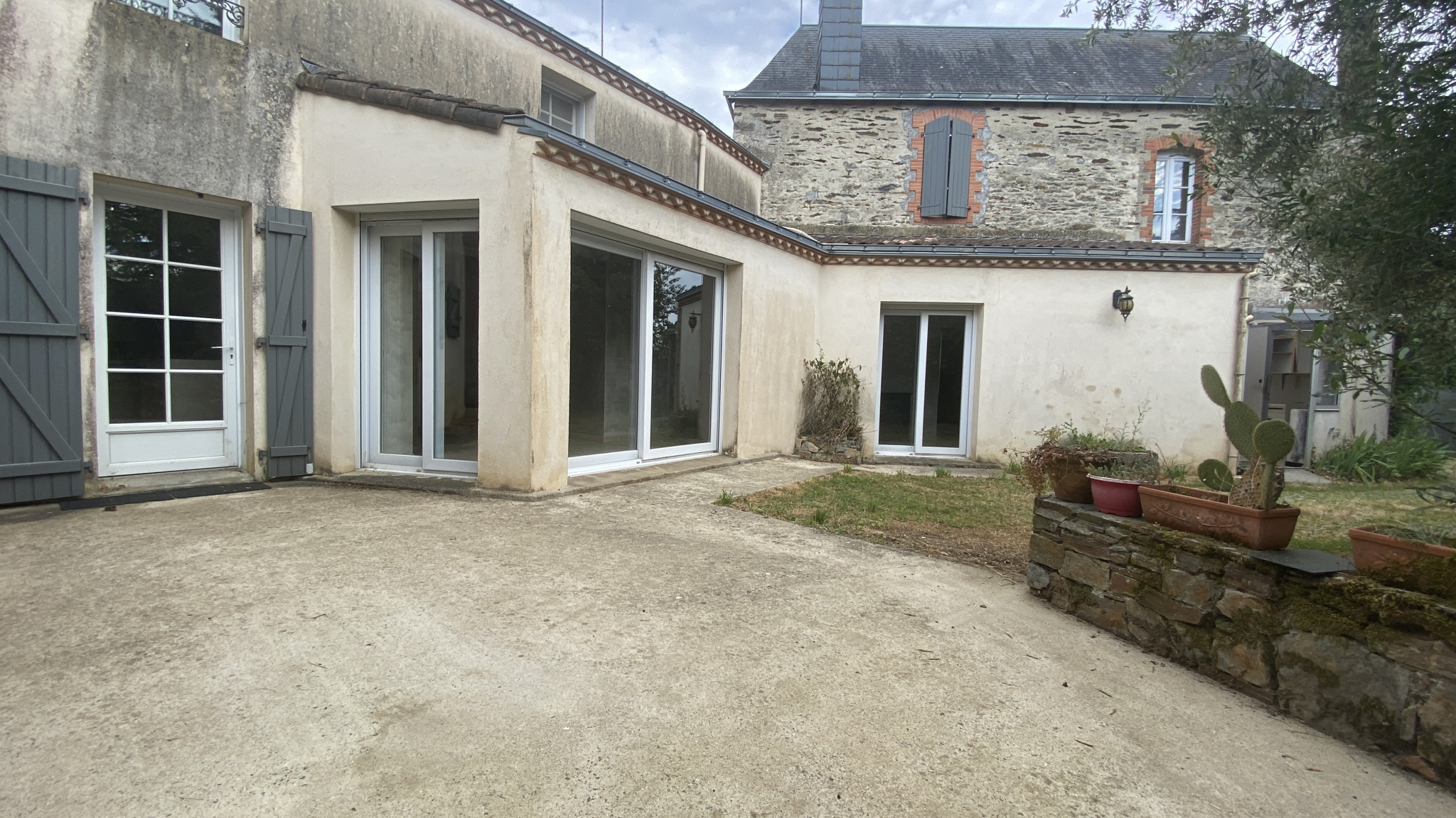 belle maison de bourg de 157 m2 avec Terrain clôturé de 400m