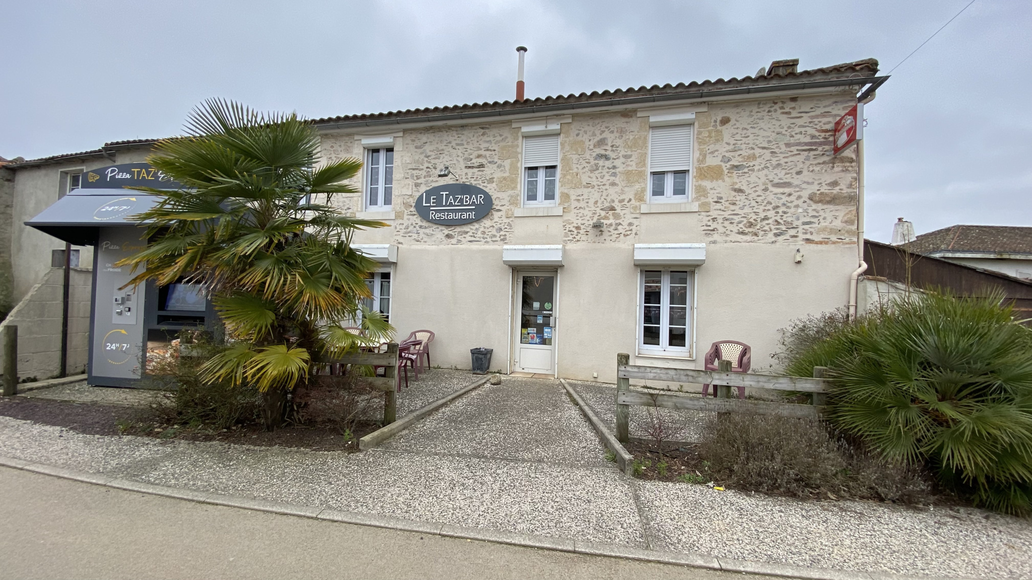 A vendre Fond de commerce Bar Restaurant + 3 machines pizzas
