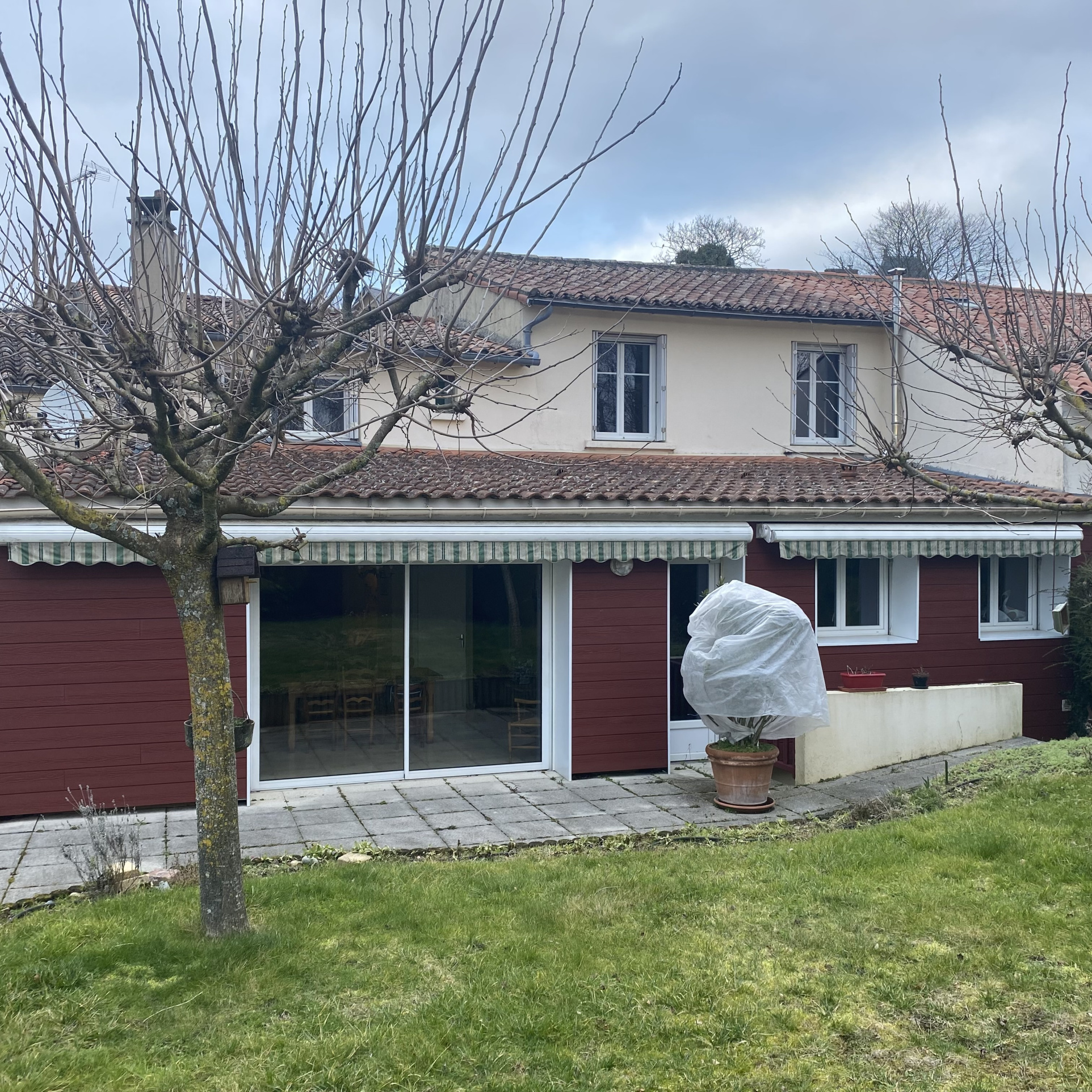 Maison 4 chambres +local commercial 199m2( au total) 172000EUR