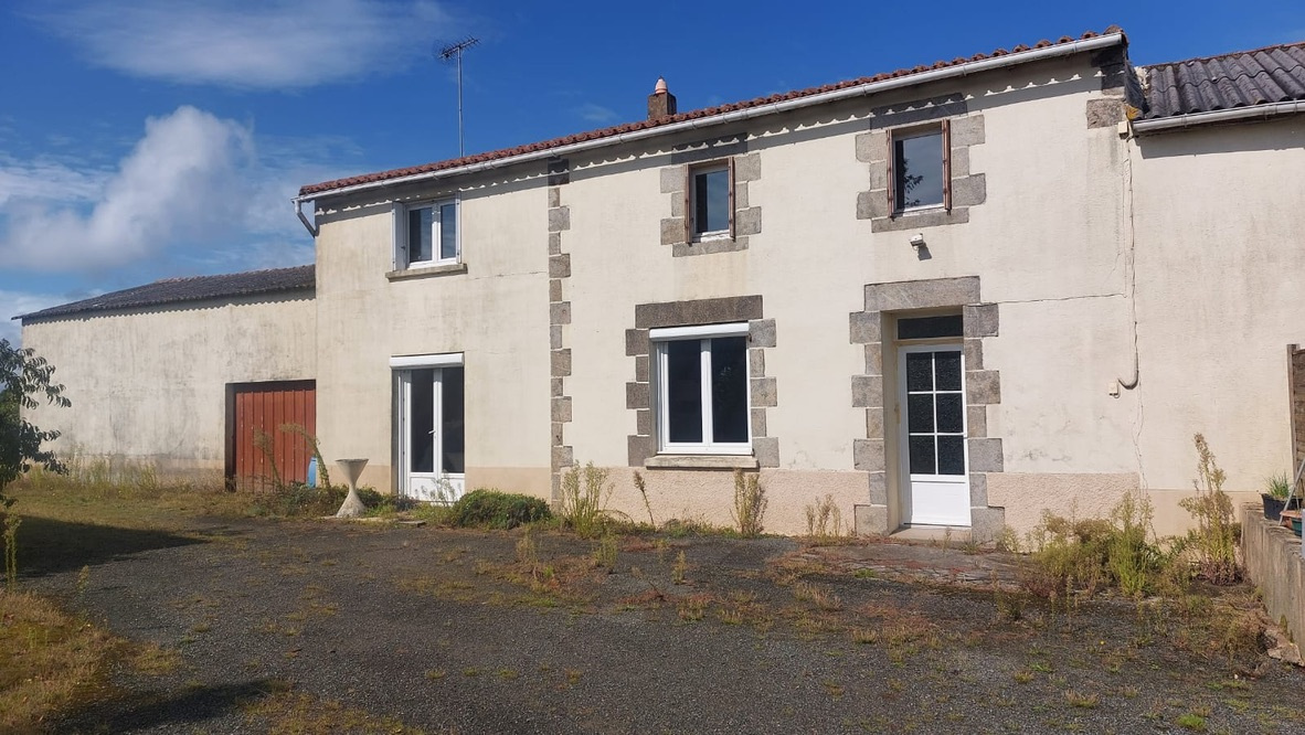 Longère à la campagne, à Rorthais