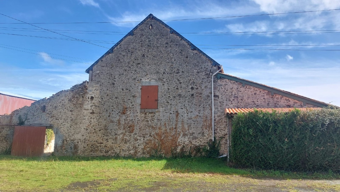 Grange en pierre proche de Rorthais