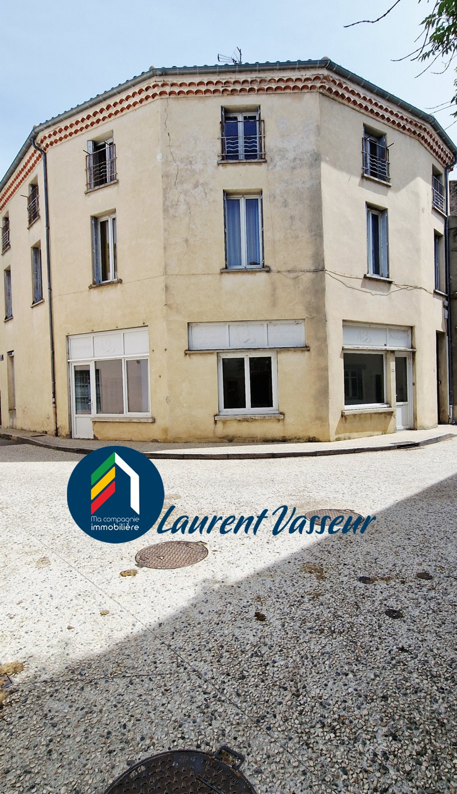 Immeuble de rapport avec local commercial et 3 appartements