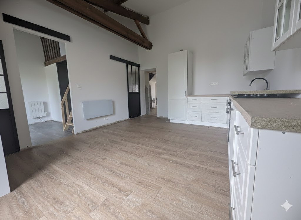 Charmante maison rénovée avec poêle à bois, cour et terrasse