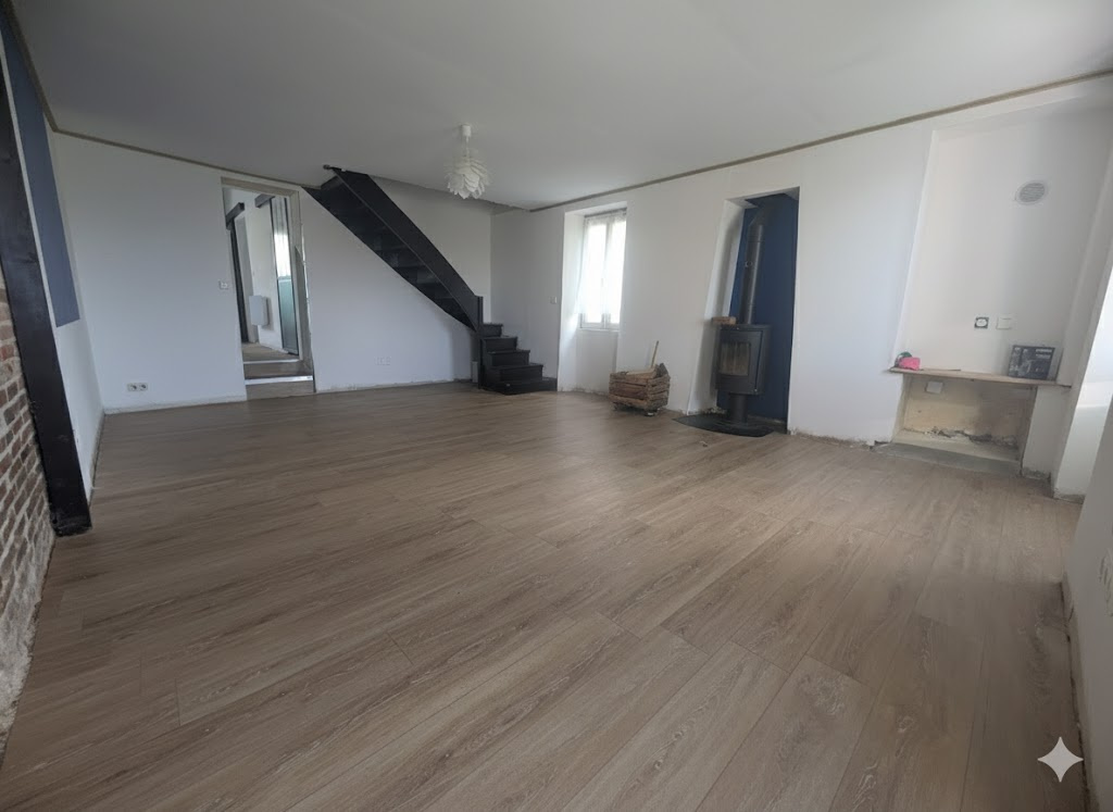 Charmante maison rénovée avec poêle à bois, cour et terrasse