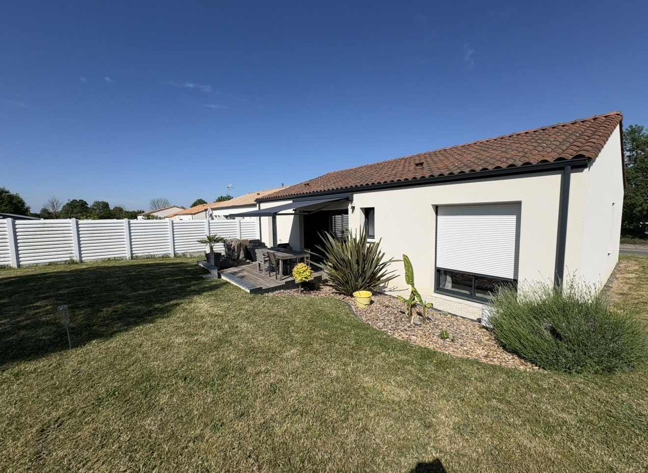Maison plain-pied 85 m2   3 chambres   Garage   Jardin clôtu