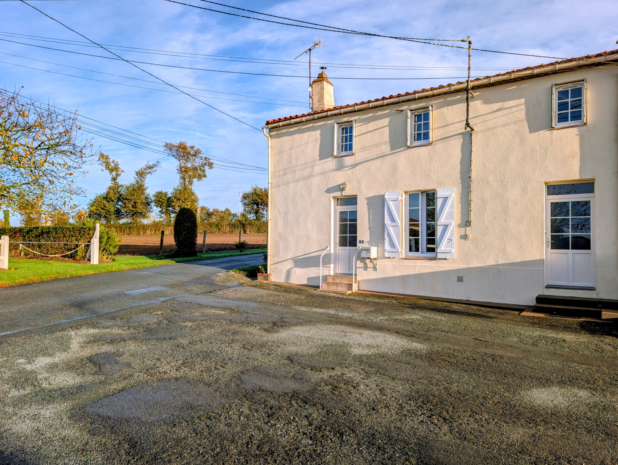 Maison de village, à 2 minutes seulement du centre-ville