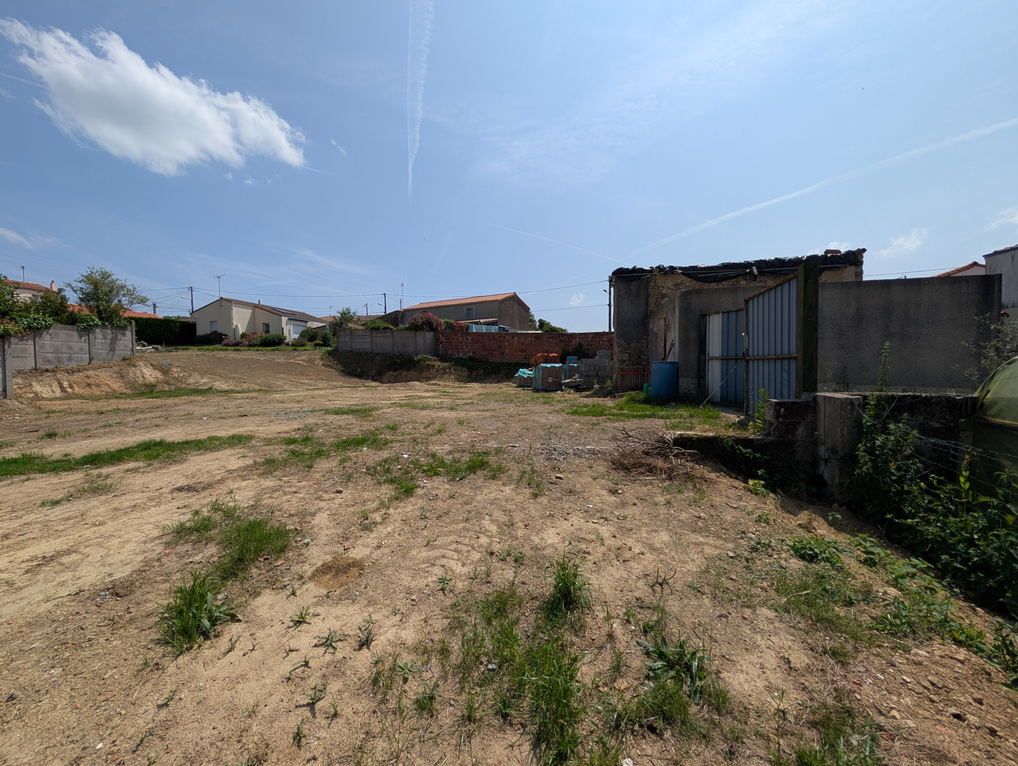 Terrain constructible de 1250m2 - quartier résidentiel Les H