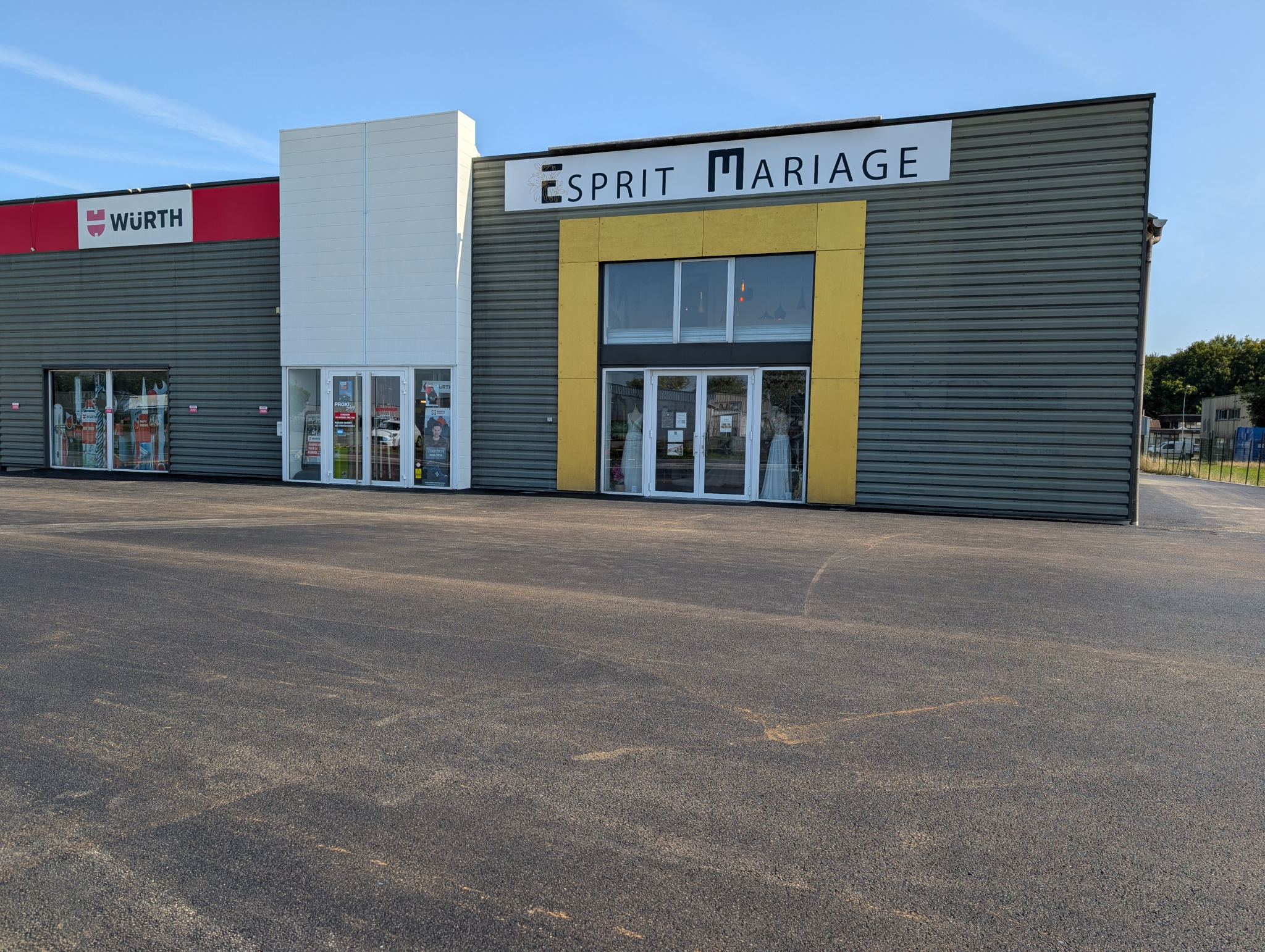 Local commercial ou artisanal de 170m2 situé au coeur d'une z