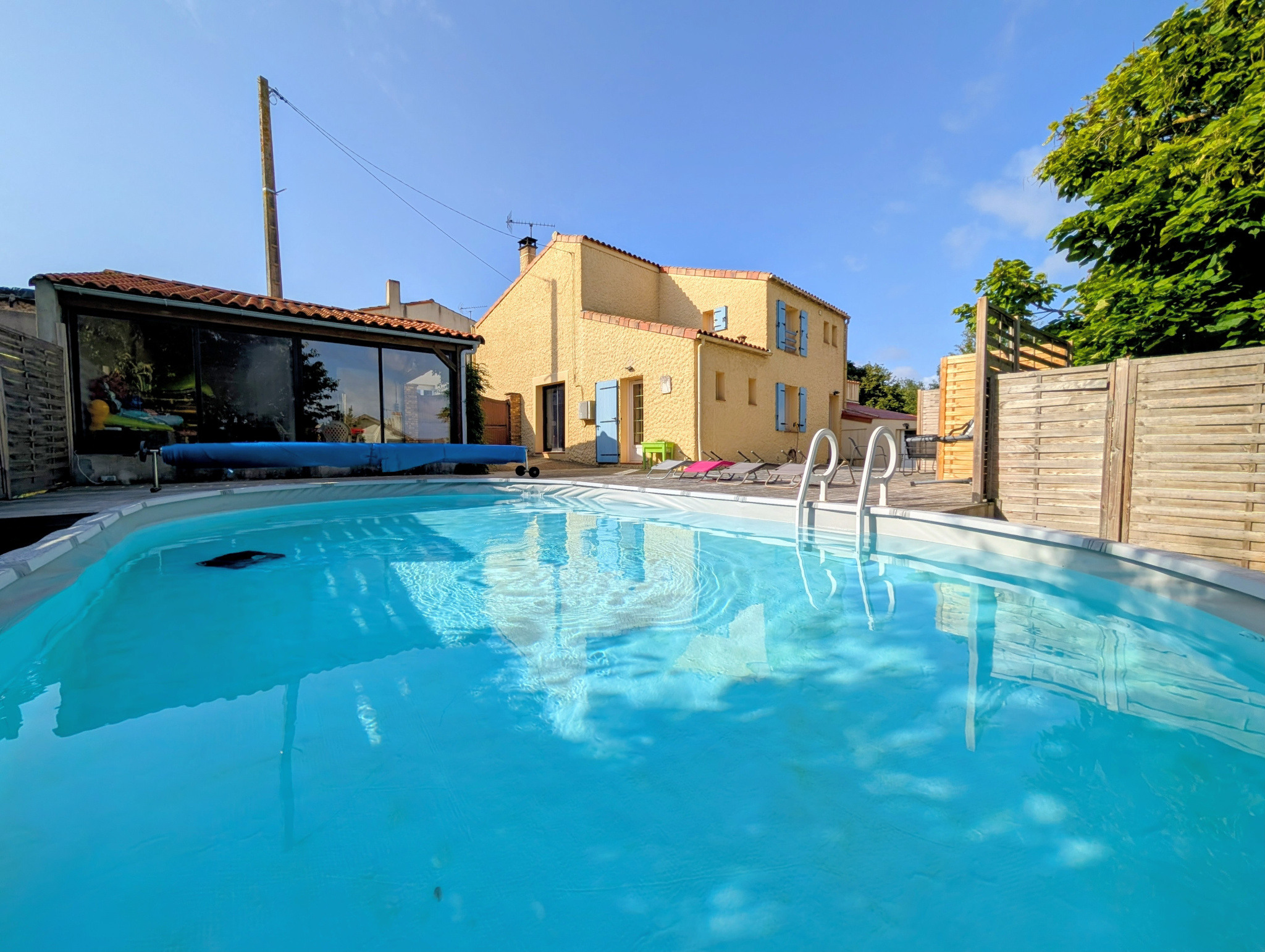 Maison familiale 4 chambres avec piscine