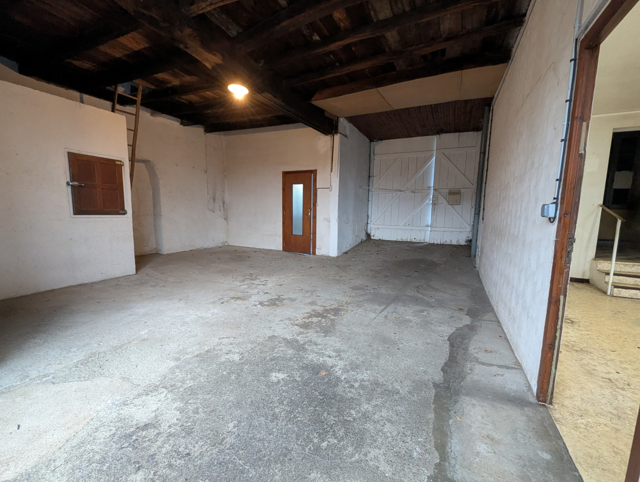 Maison à réhabiliter : volumes généreux et multiples possibi