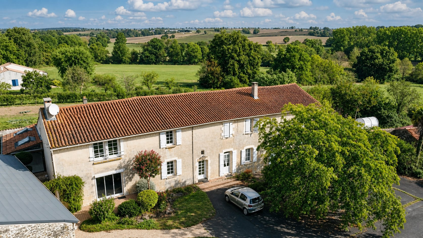 ENSEMBLE IMMOBILIER DE 2 MAISONS EN PIERRE ET UNE GRANGE VE