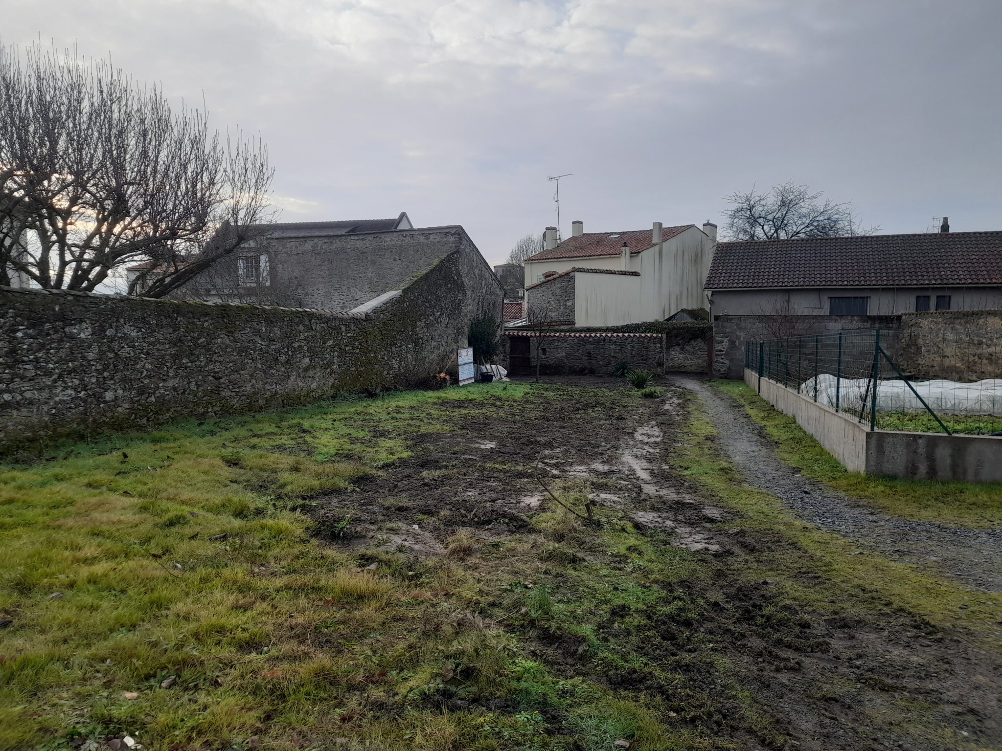 Terrain avec projet à vendre en hyper centre des Herbiers