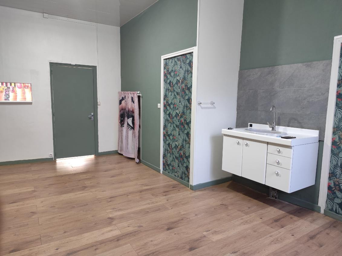 Local commercial de 65m2 à la châtaigneraie