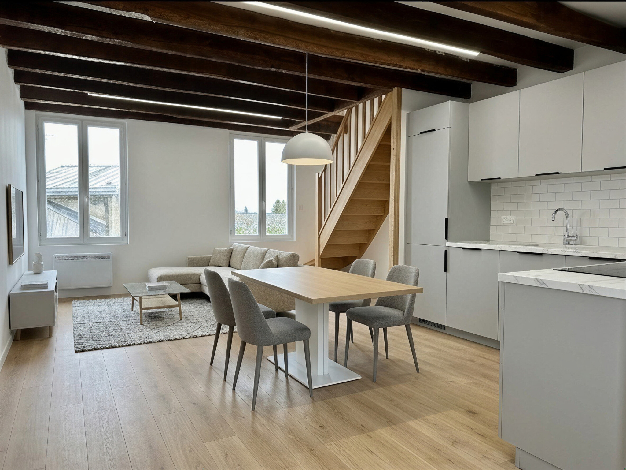 T2 en duplex avec fort potentiel   Dernier étage   Centre-vi