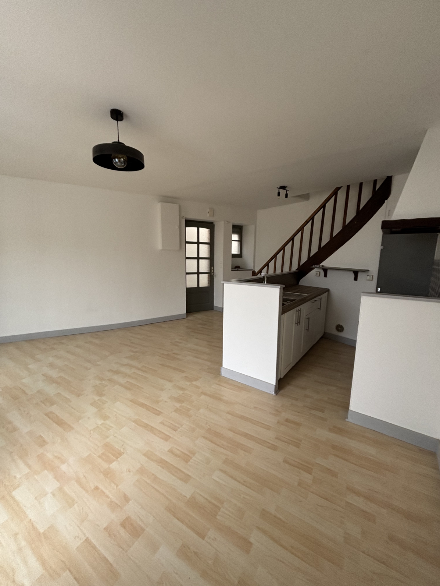 Maison 2 chambres avec garage à louer à Pouzauges