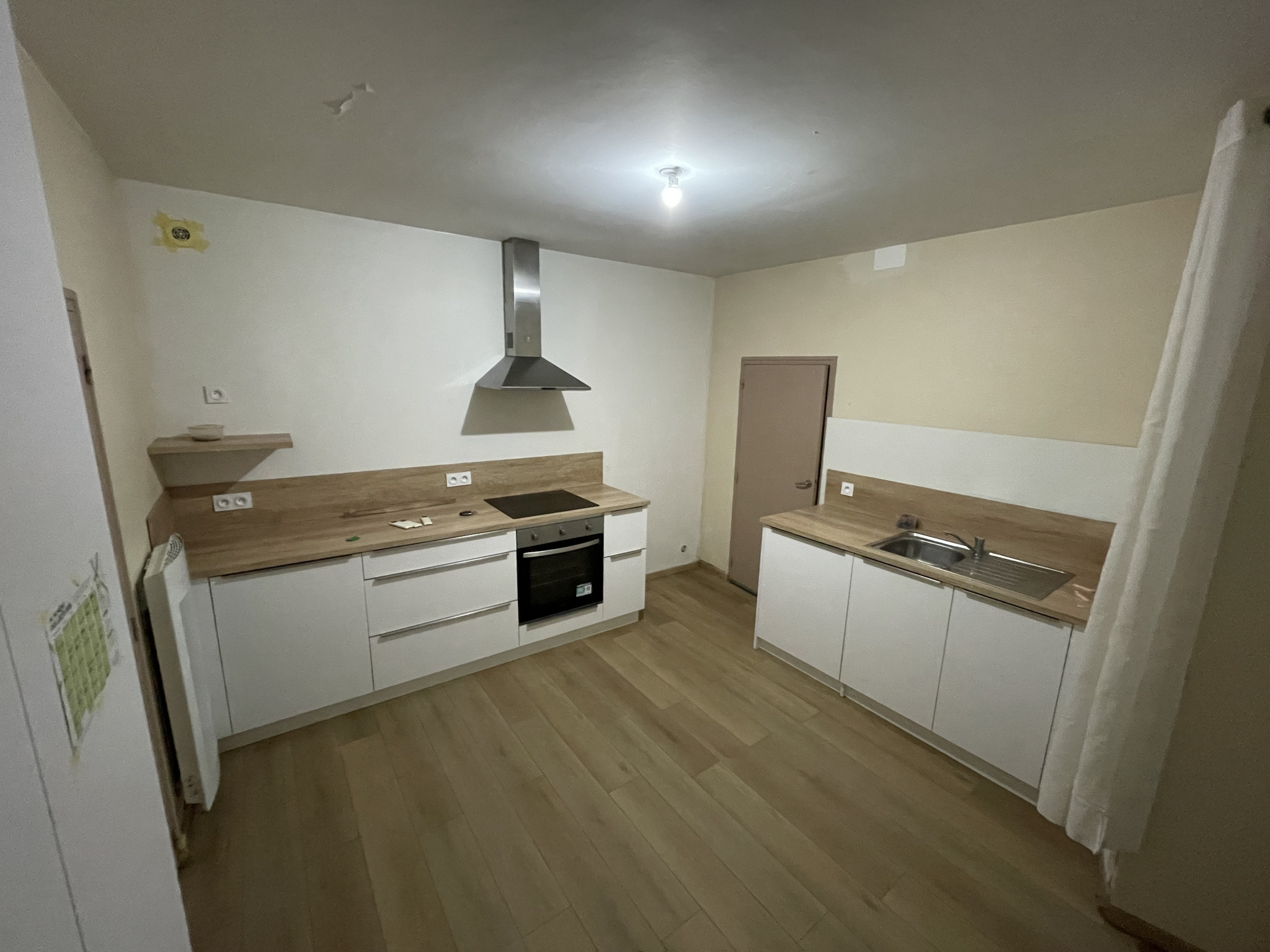 Pouzauges centre ville, en location un grand appartement en