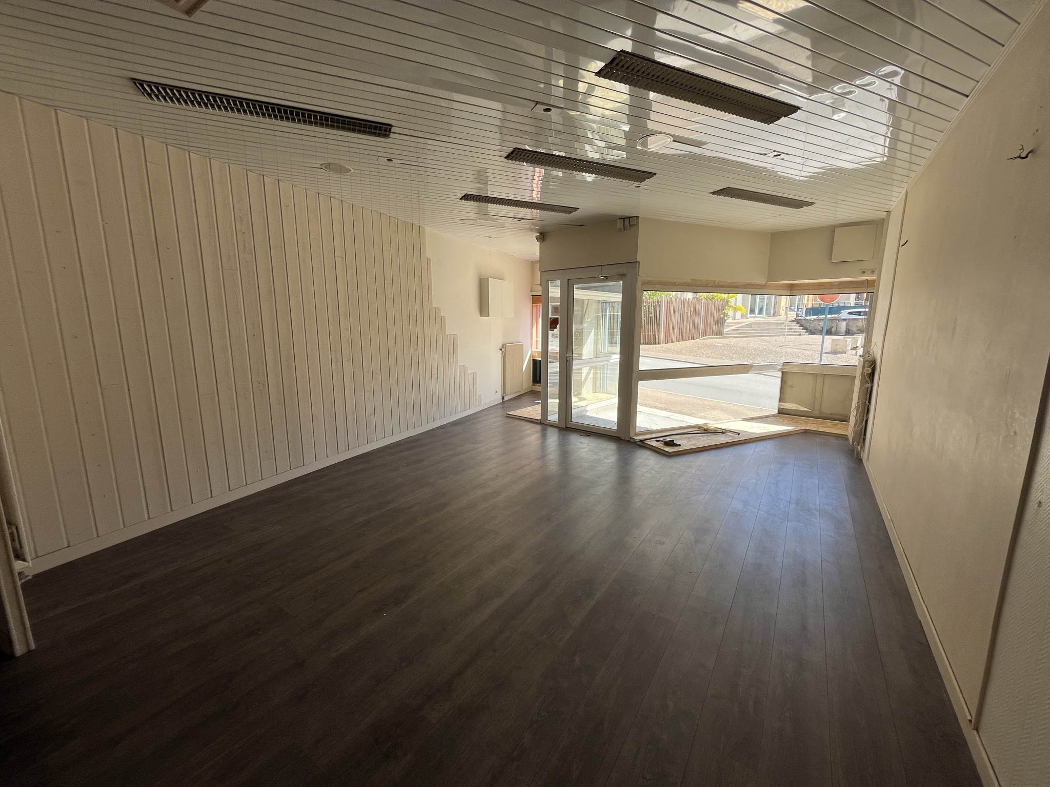 Local commercial de 65m2 à la châtaigneraie