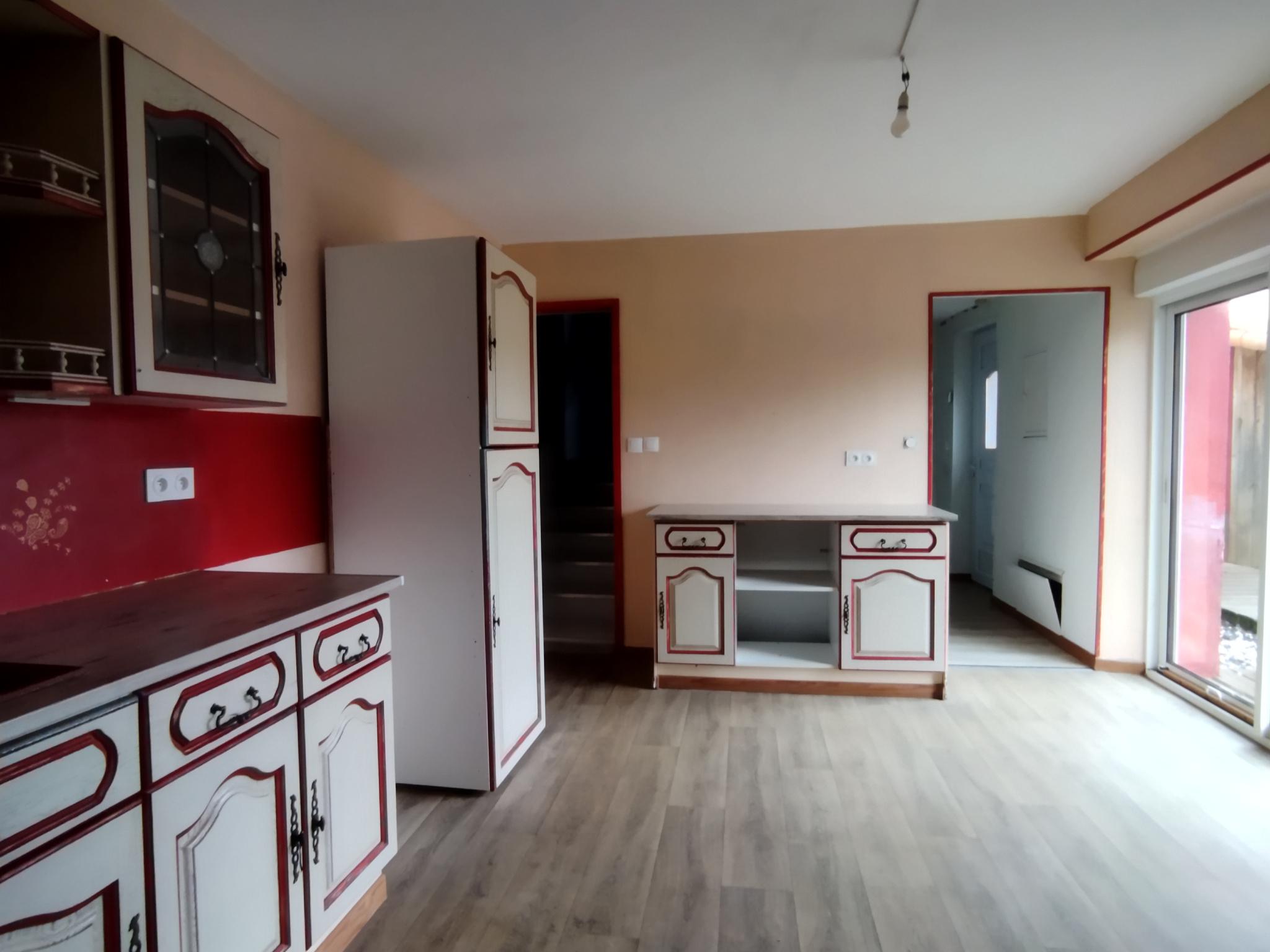 SAINTE-FLORENCE MAISON FAMILIALE AVEC DÉPENDANCES ET COUR