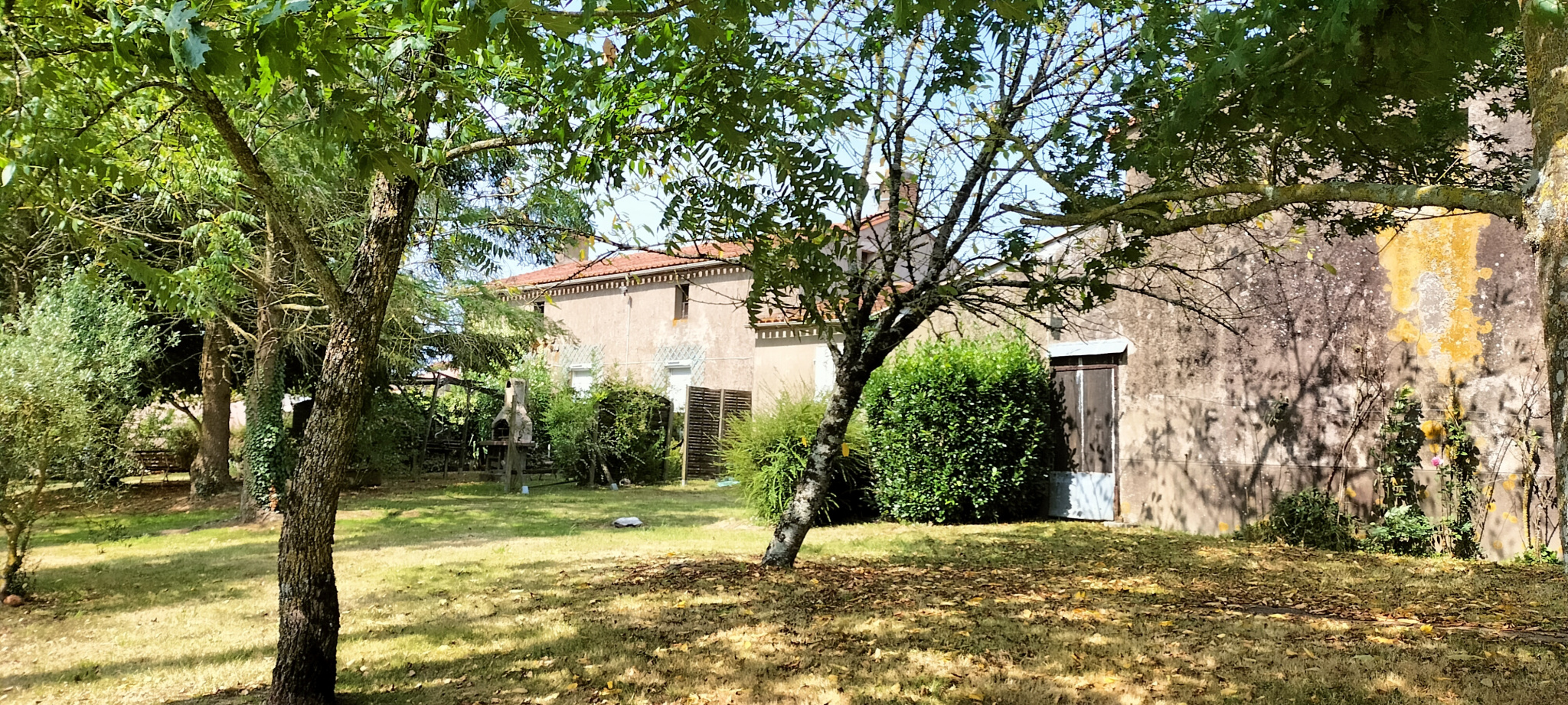 Magnifique longère avec grange à rénover aux Essarts