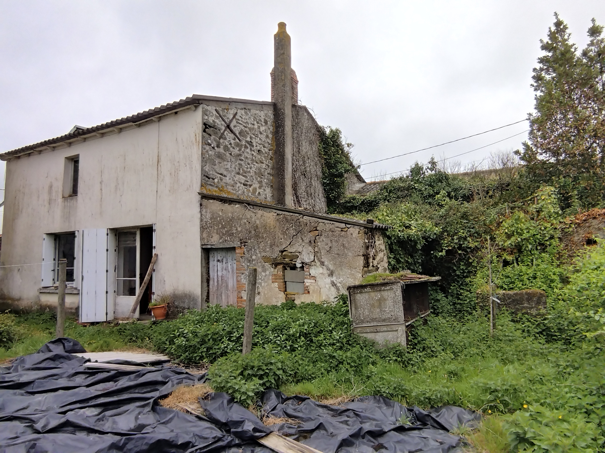 Maison de village à rénvoer