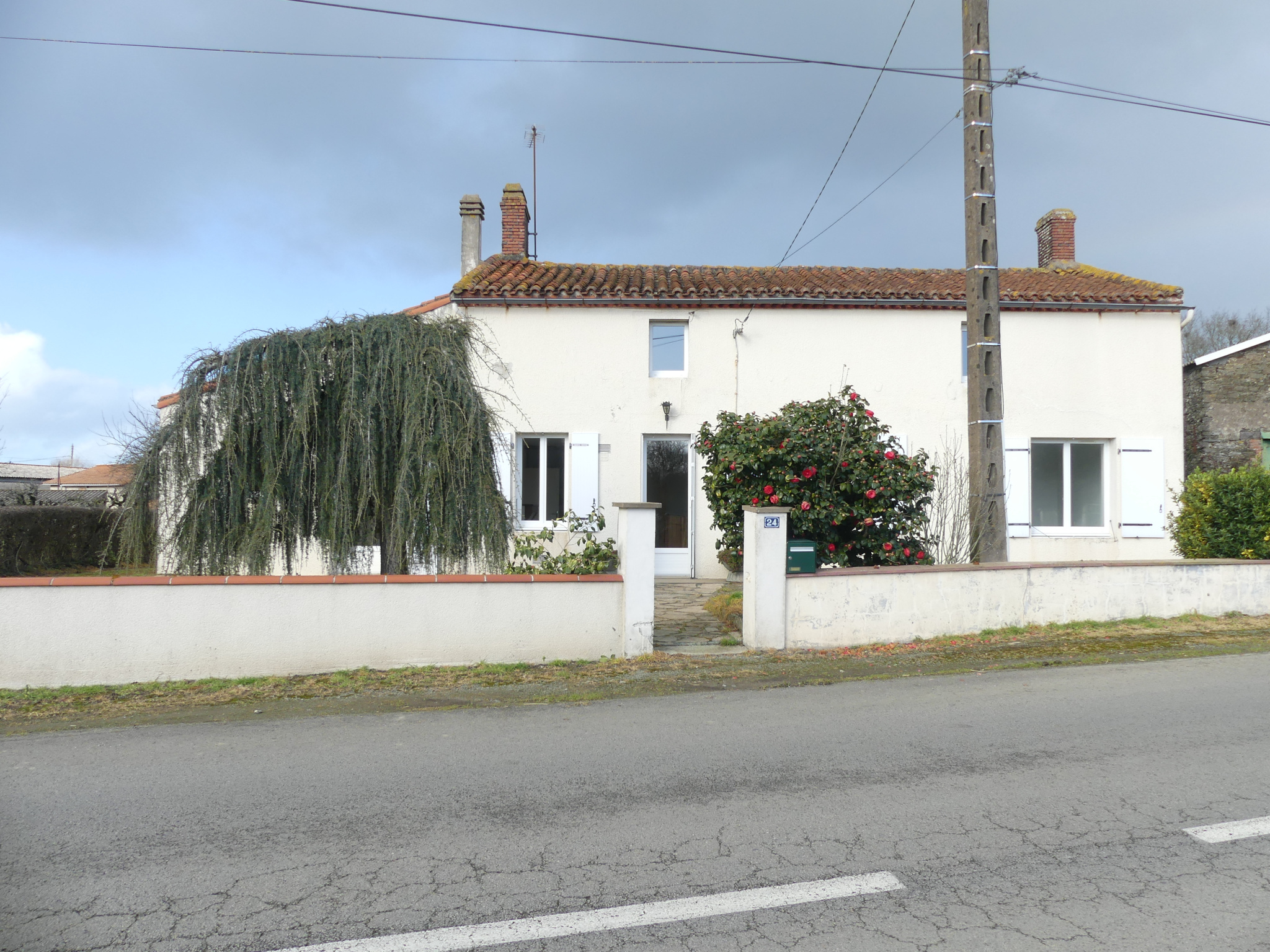 Maison en campagne à st martin des noyers à rénover