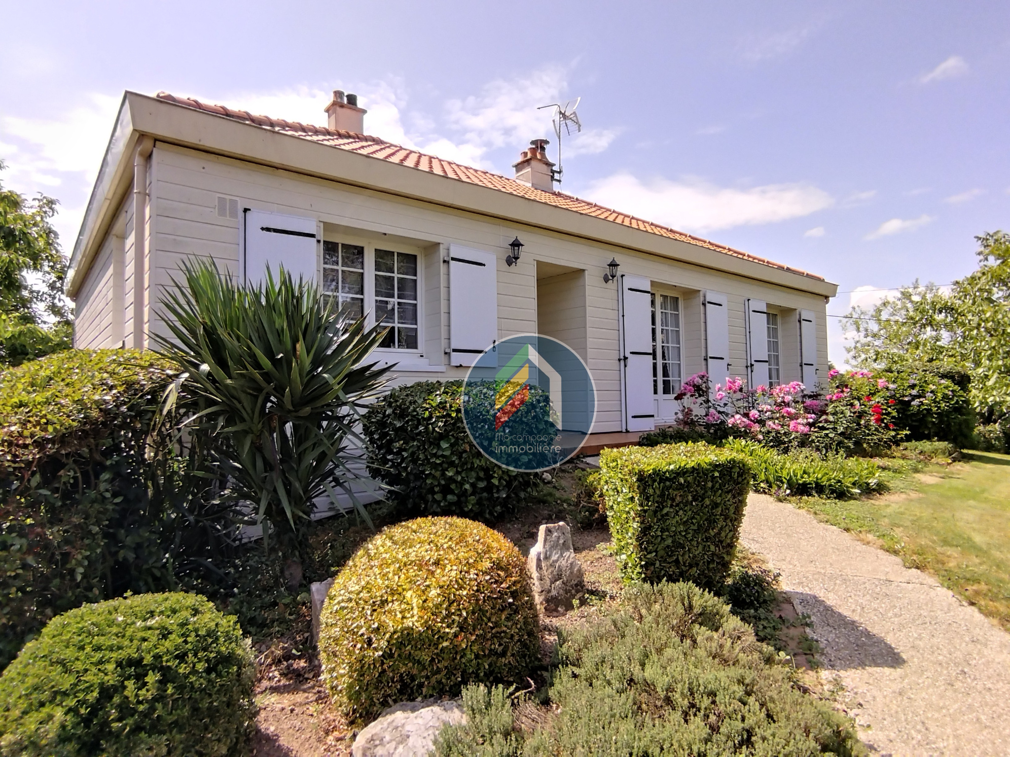 Maison avec terrain constructible et divisible à Chauché