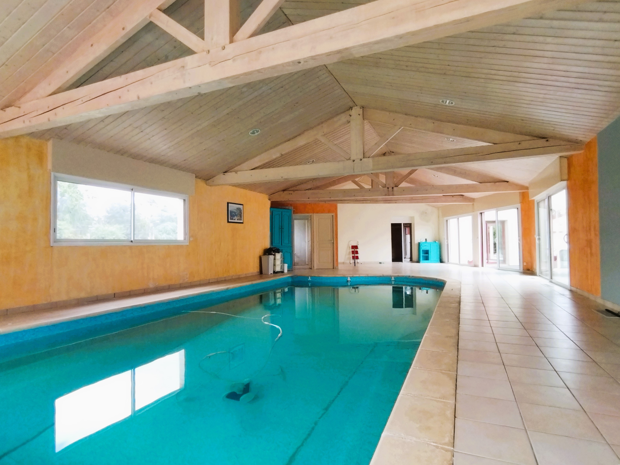 Maison avec piscine couverte