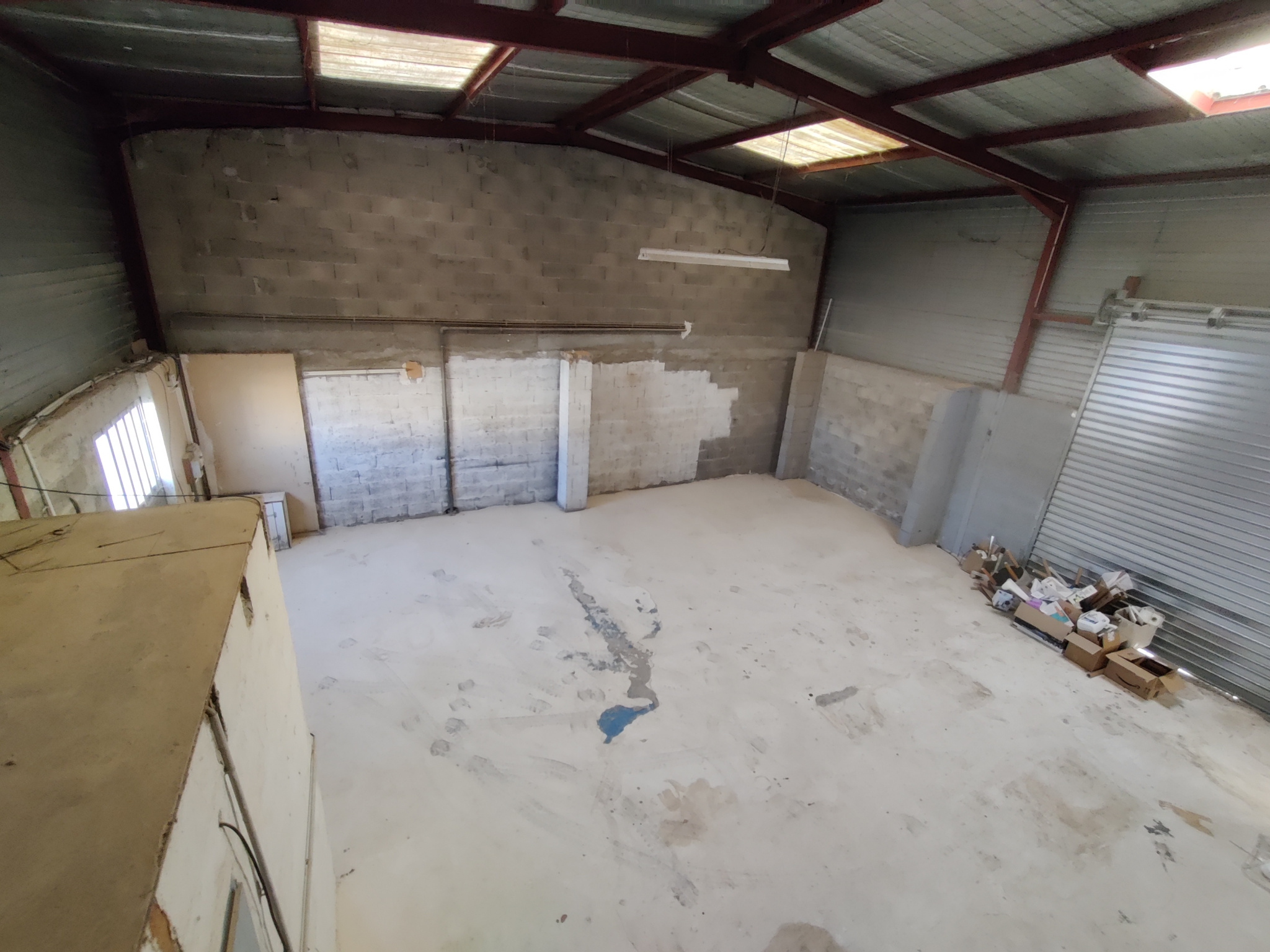  Zone VARAMBON local, entrepôt de 100m2 environ