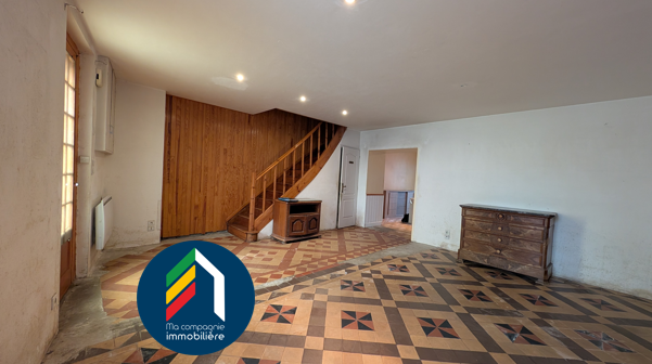 Maison de bourg   Grand terrain constructible