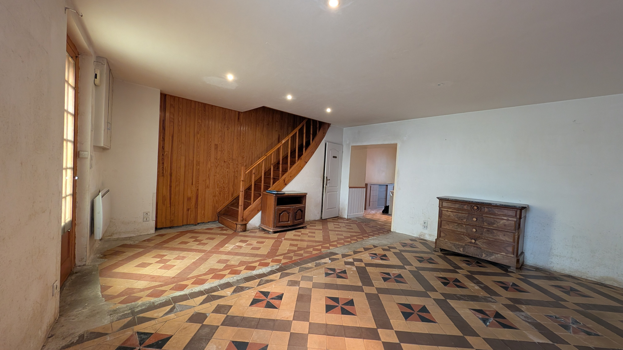 Maison de bourg   Grand terrain constructible