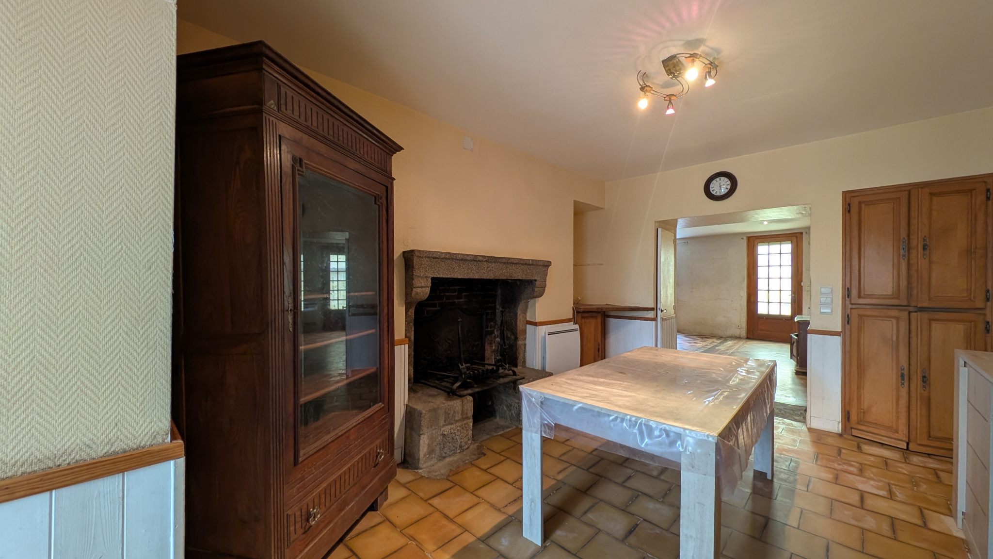 Maison de bourg   Grand terrain constructible