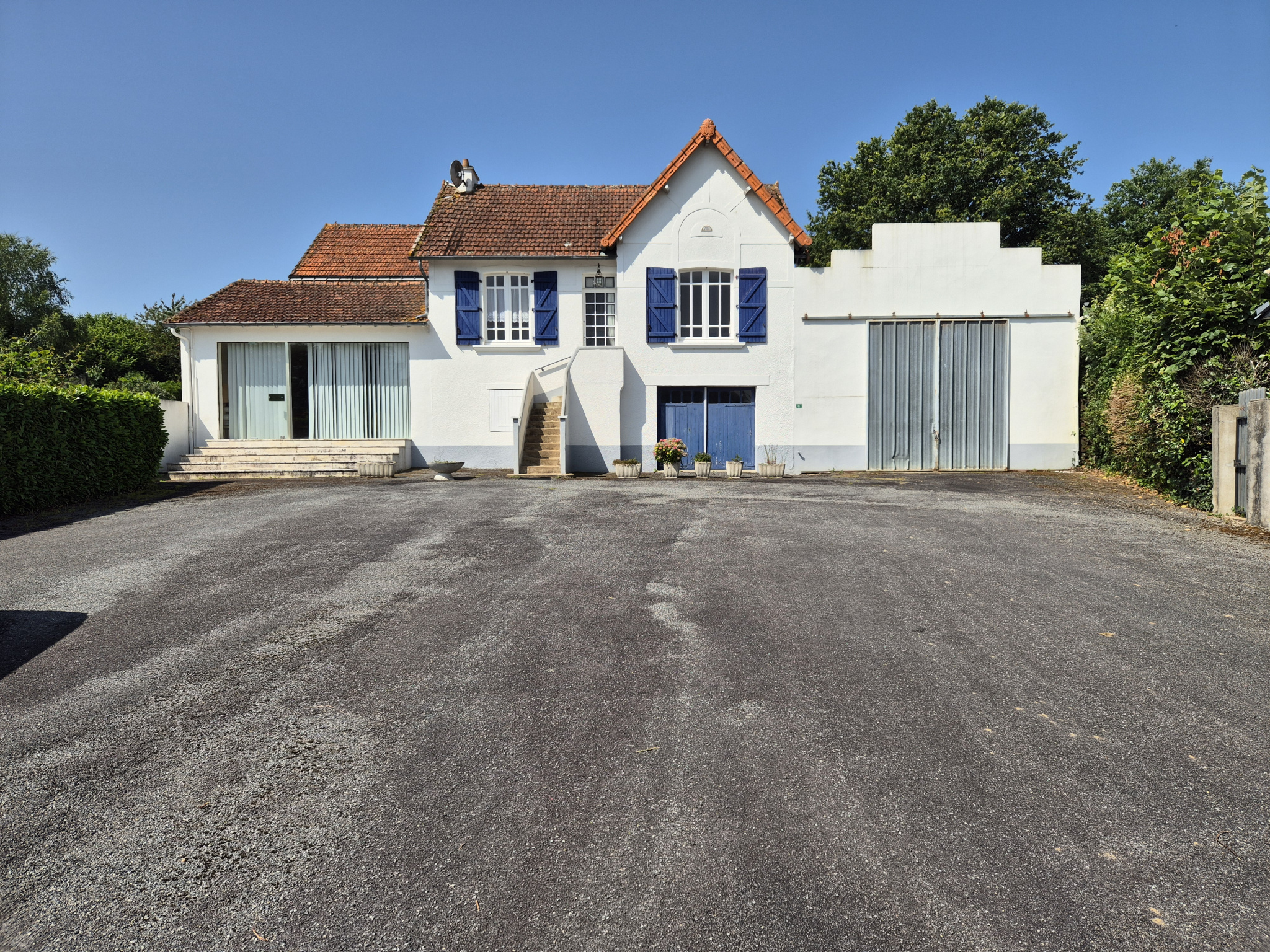 Maison à rénover offrant une surface utile de 374 m2