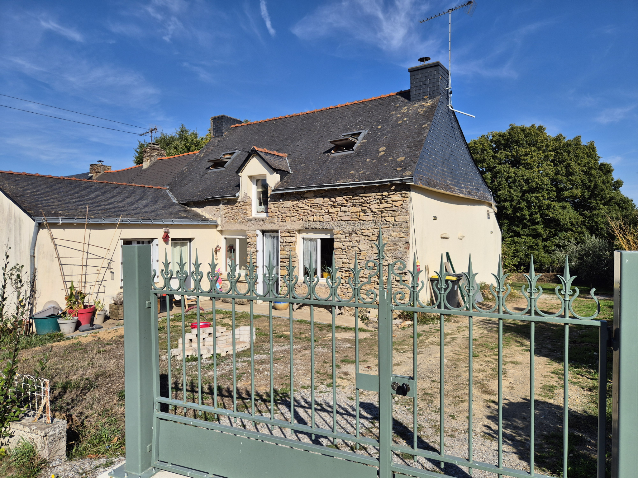 Maison de 113 m2 avec dépendances à Sévérac.