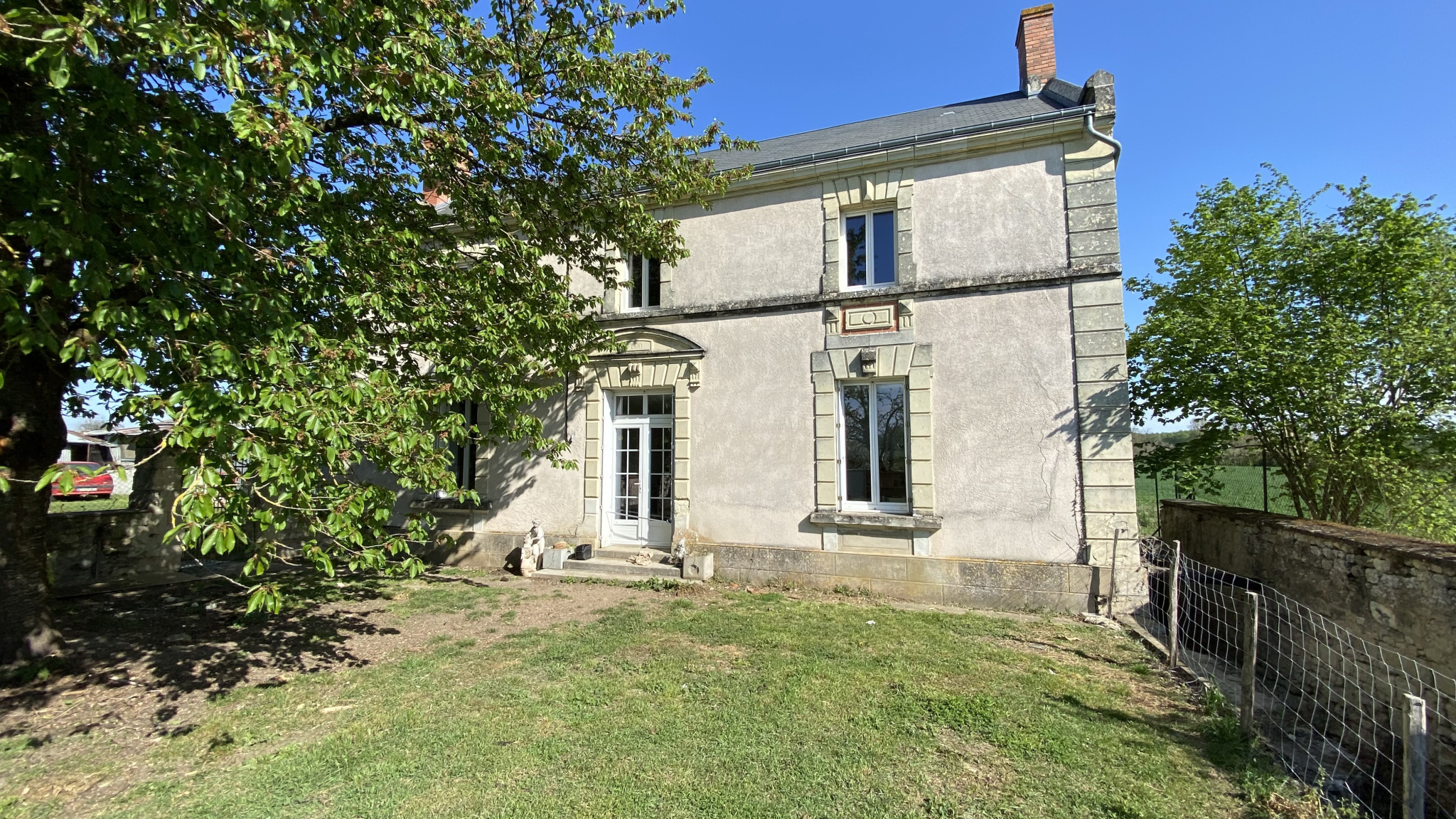 À louer pour famille maison isolée avec 4 chambres 700 euros