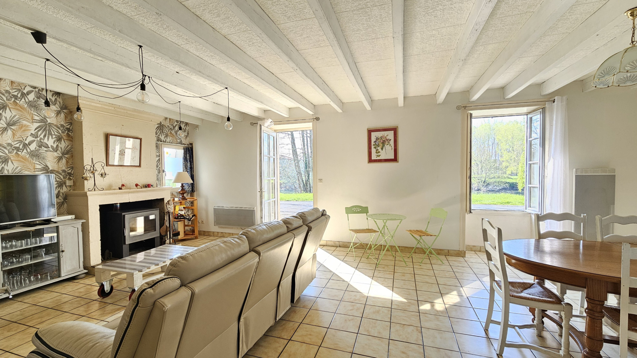 Maison en pierre de caractère en bord de Sèvre Niortaise