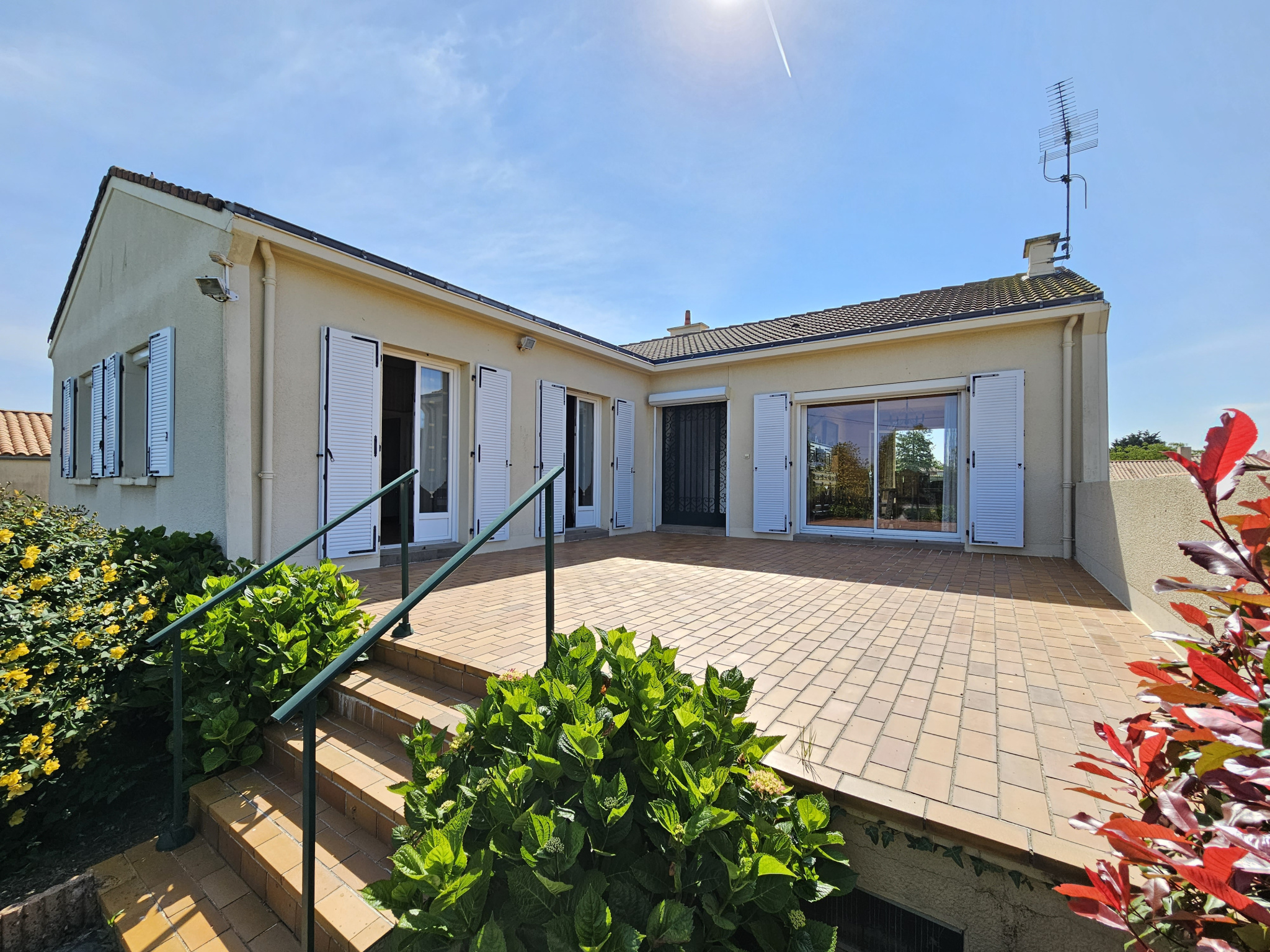 Maison 4 chambres et bureau avec son grand terrain